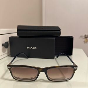 Prada Tortoise Square Sunglasses - Like New - Full Set (Box & Case)